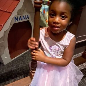 Meet your Posher, Alma